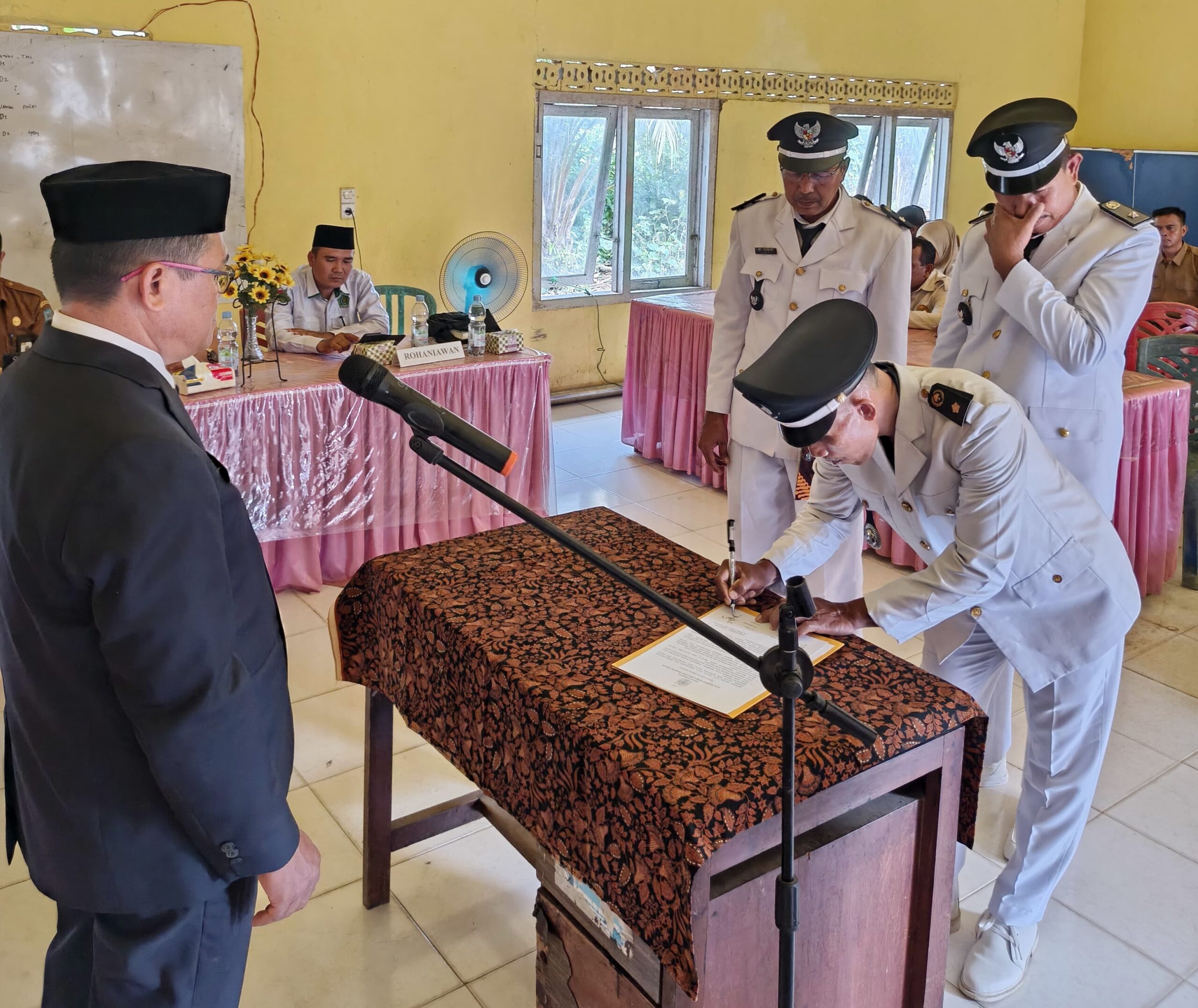 Camat Sungai Manau Lantik 3 Pj Kepala Desa Baru